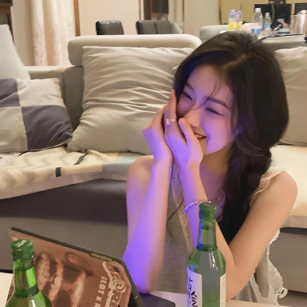 爱长颈鹿的女人封面